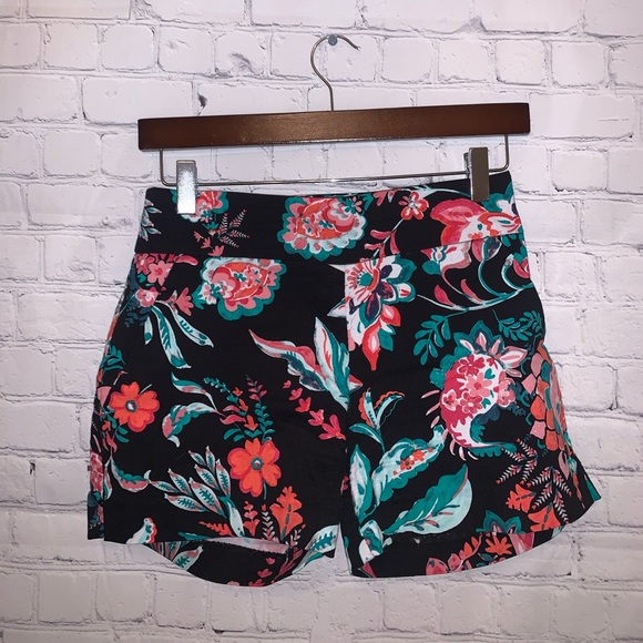 New York & Company Pants - New York & Company Stretch Black & Red High Wist shorts size XS